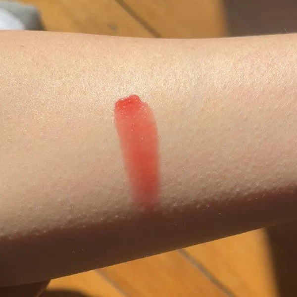 Baume à lèvres teinté couleur framboise